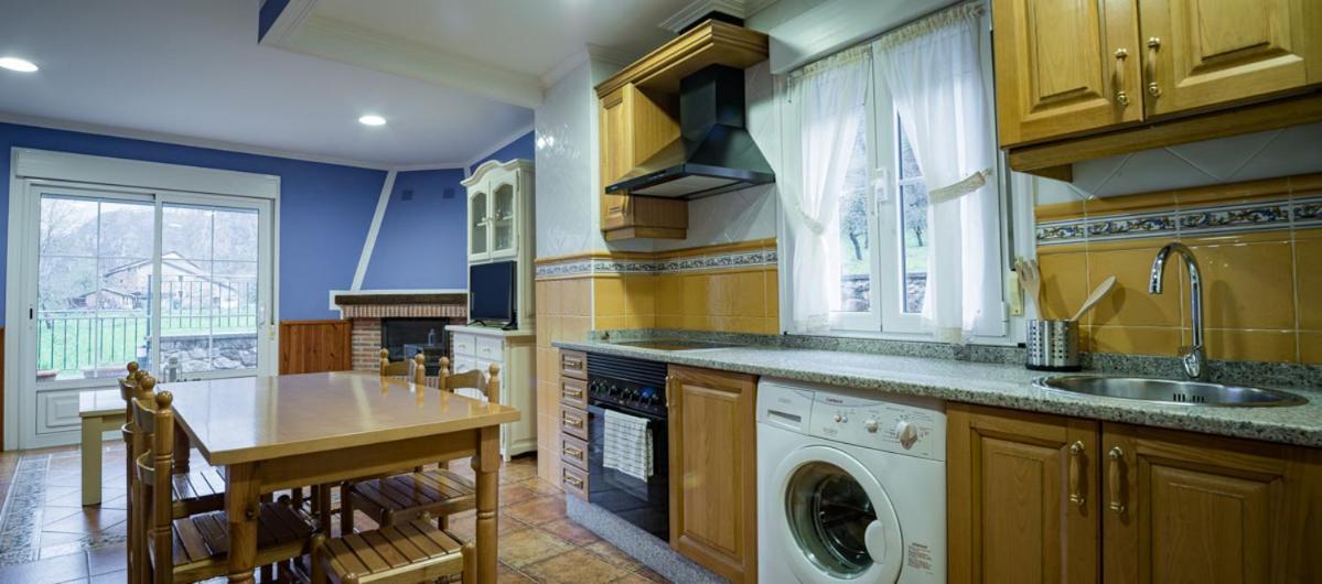 Onís Hotel Y Apartamentos La Lonja מראה חיצוני תמונה