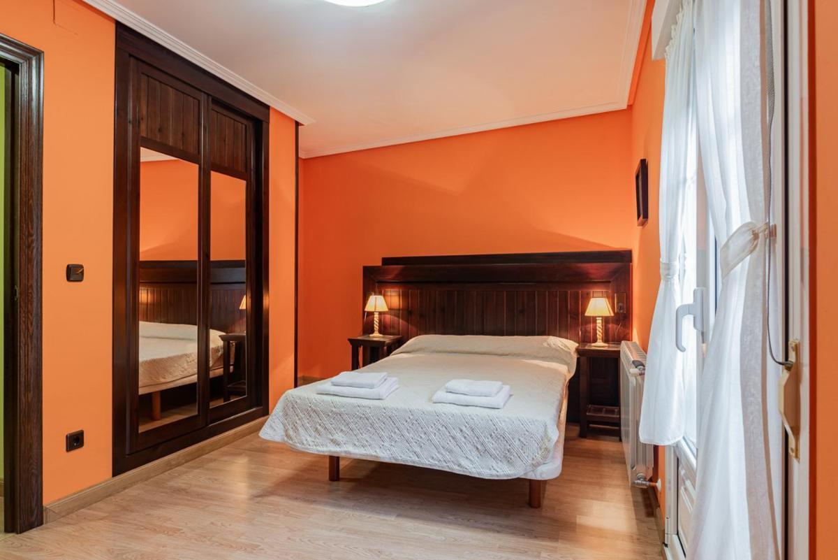 Onís Hotel Y Apartamentos La Lonja מראה חיצוני תמונה