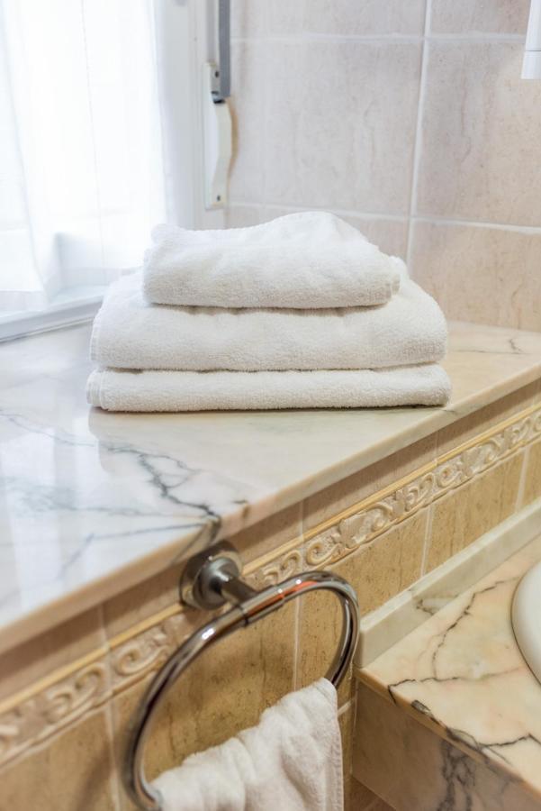 Onís Hotel Y Apartamentos La Lonja מראה חיצוני תמונה