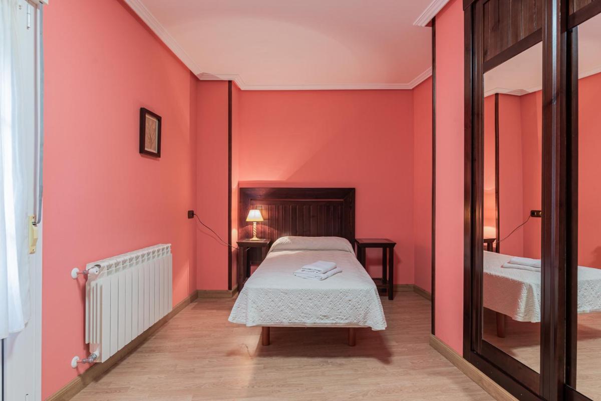 Onís Hotel Y Apartamentos La Lonja מראה חיצוני תמונה