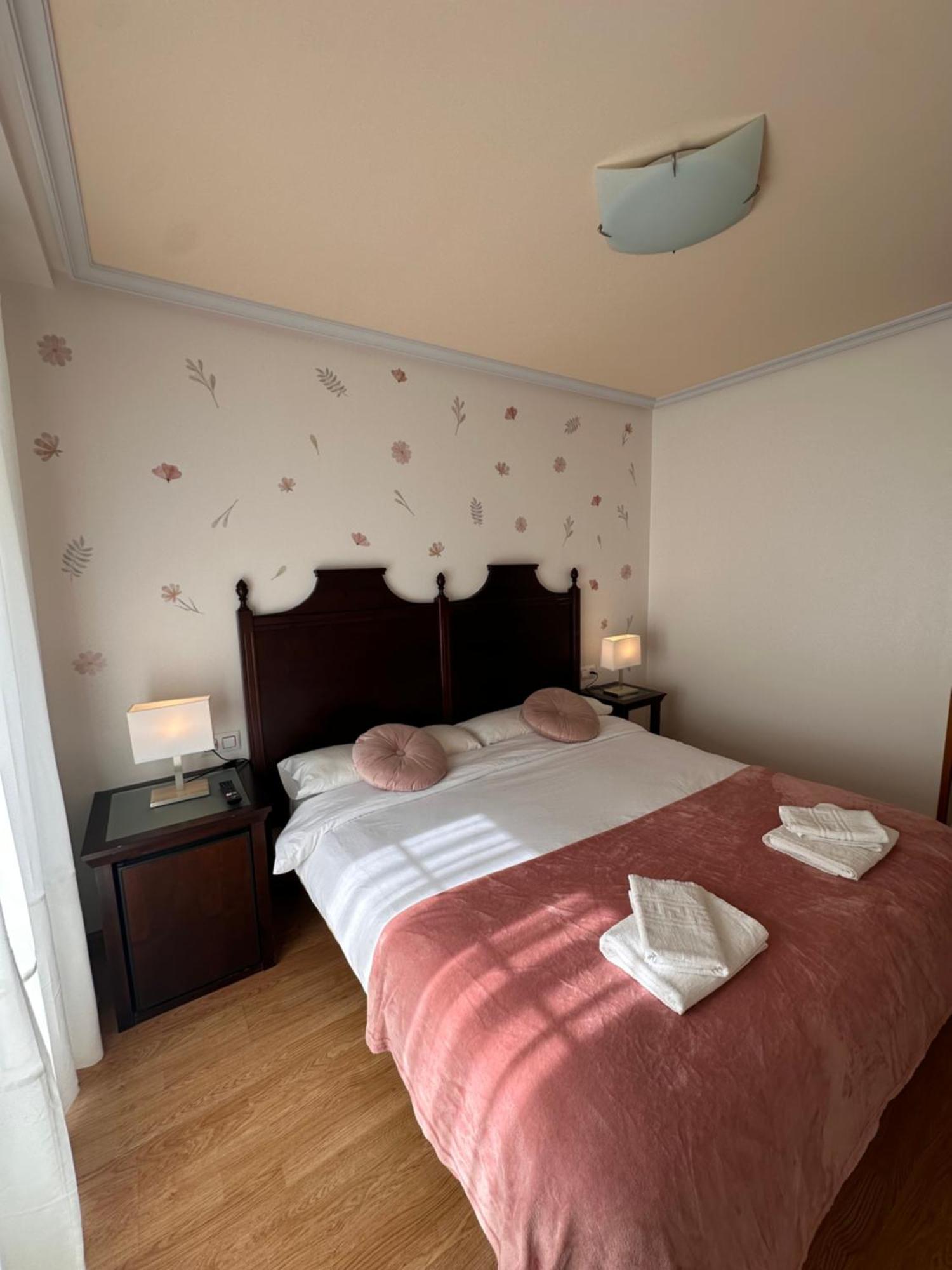 Onís Hotel Y Apartamentos La Lonja מראה חיצוני תמונה