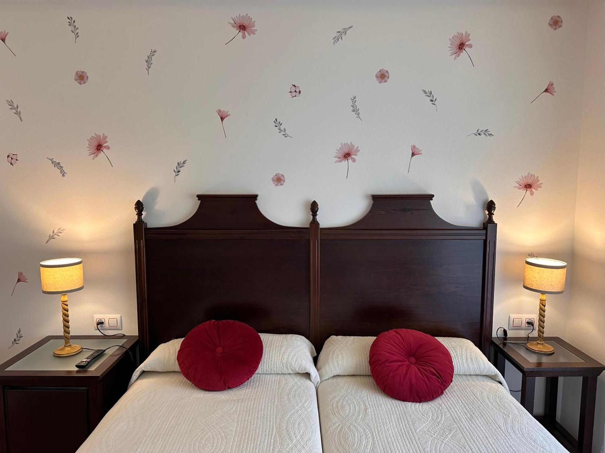 Onís Hotel Y Apartamentos La Lonja מראה חיצוני תמונה