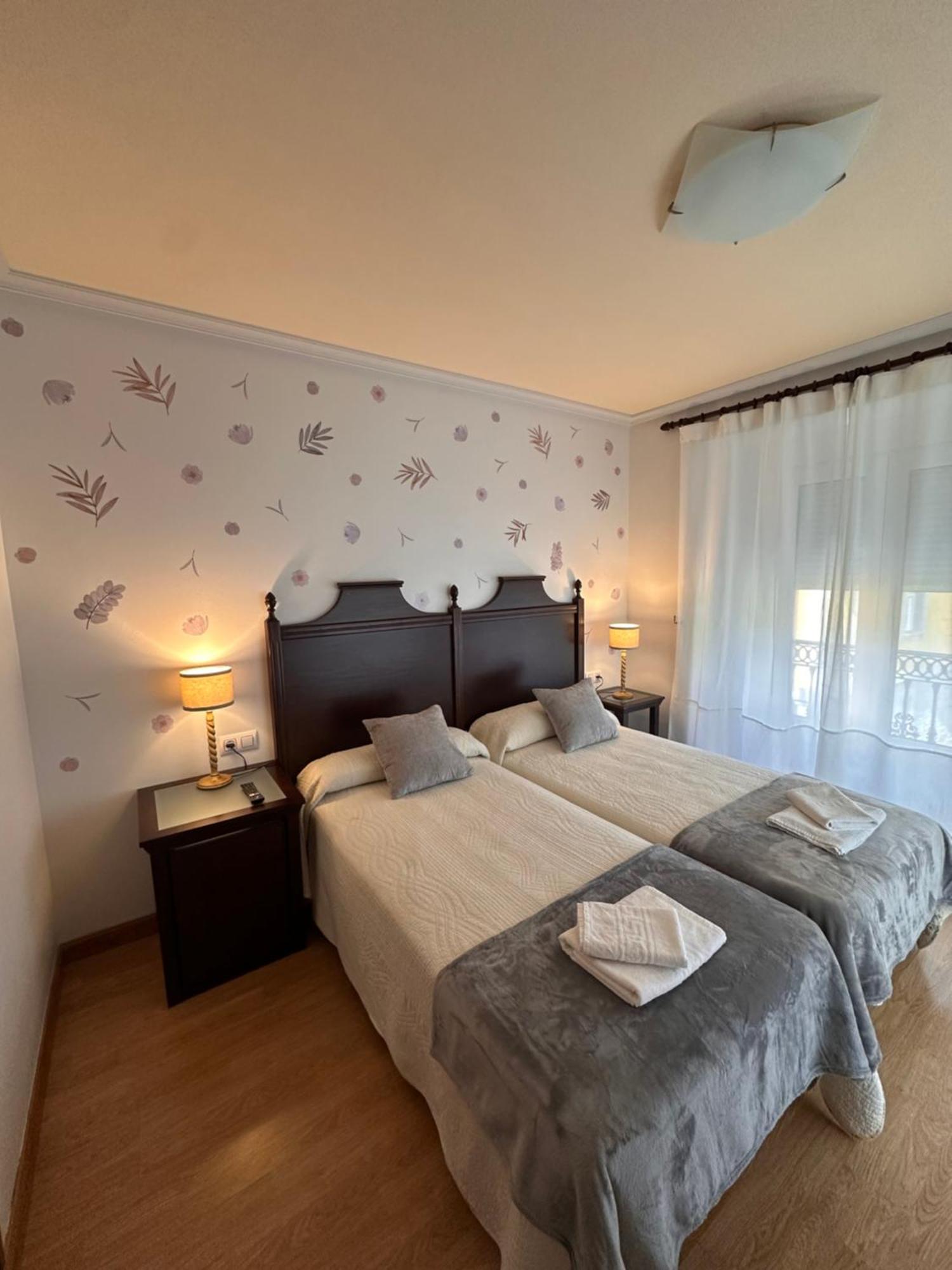 Onís Hotel Y Apartamentos La Lonja מראה חיצוני תמונה