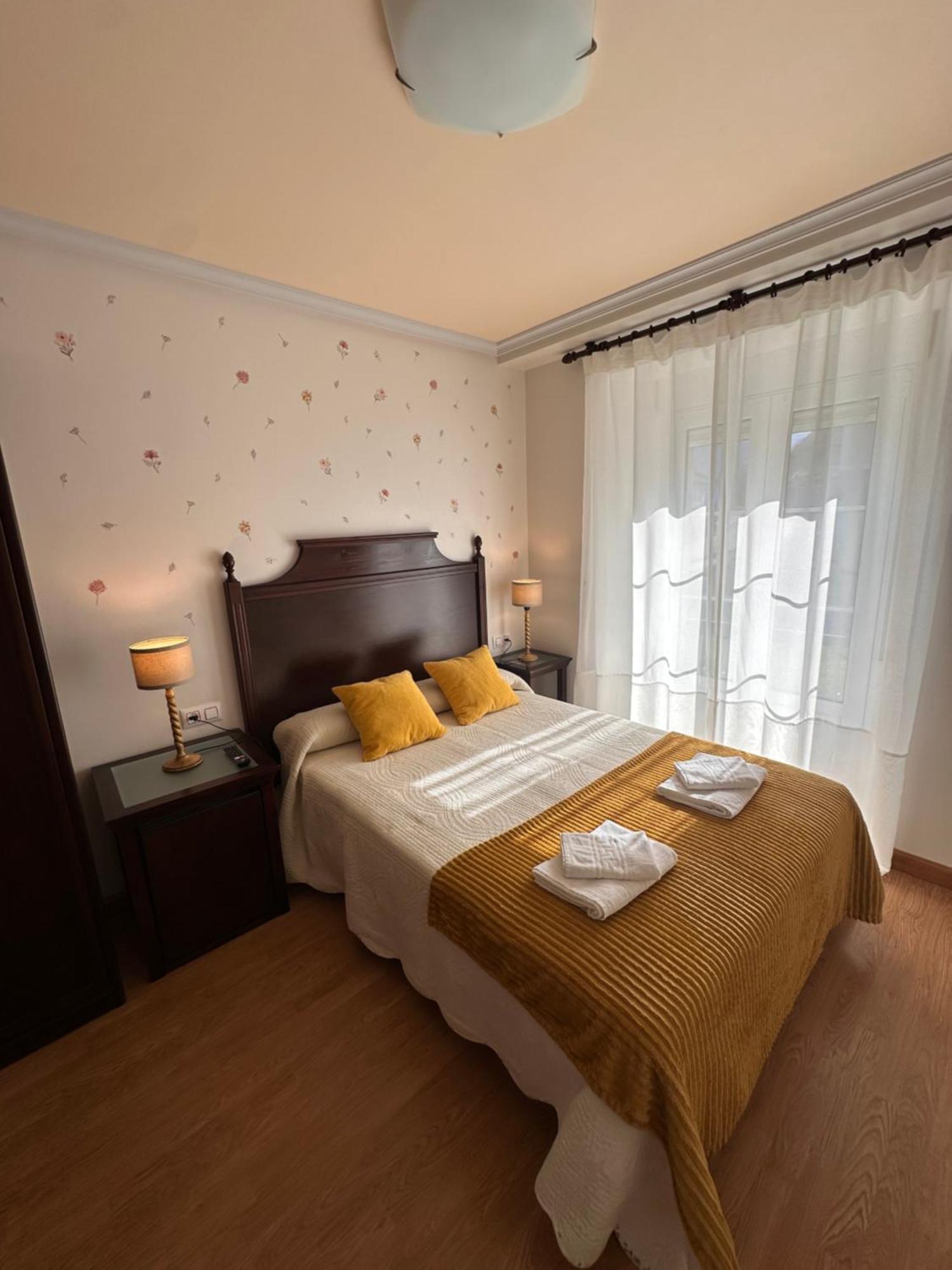 Onís Hotel Y Apartamentos La Lonja מראה חיצוני תמונה