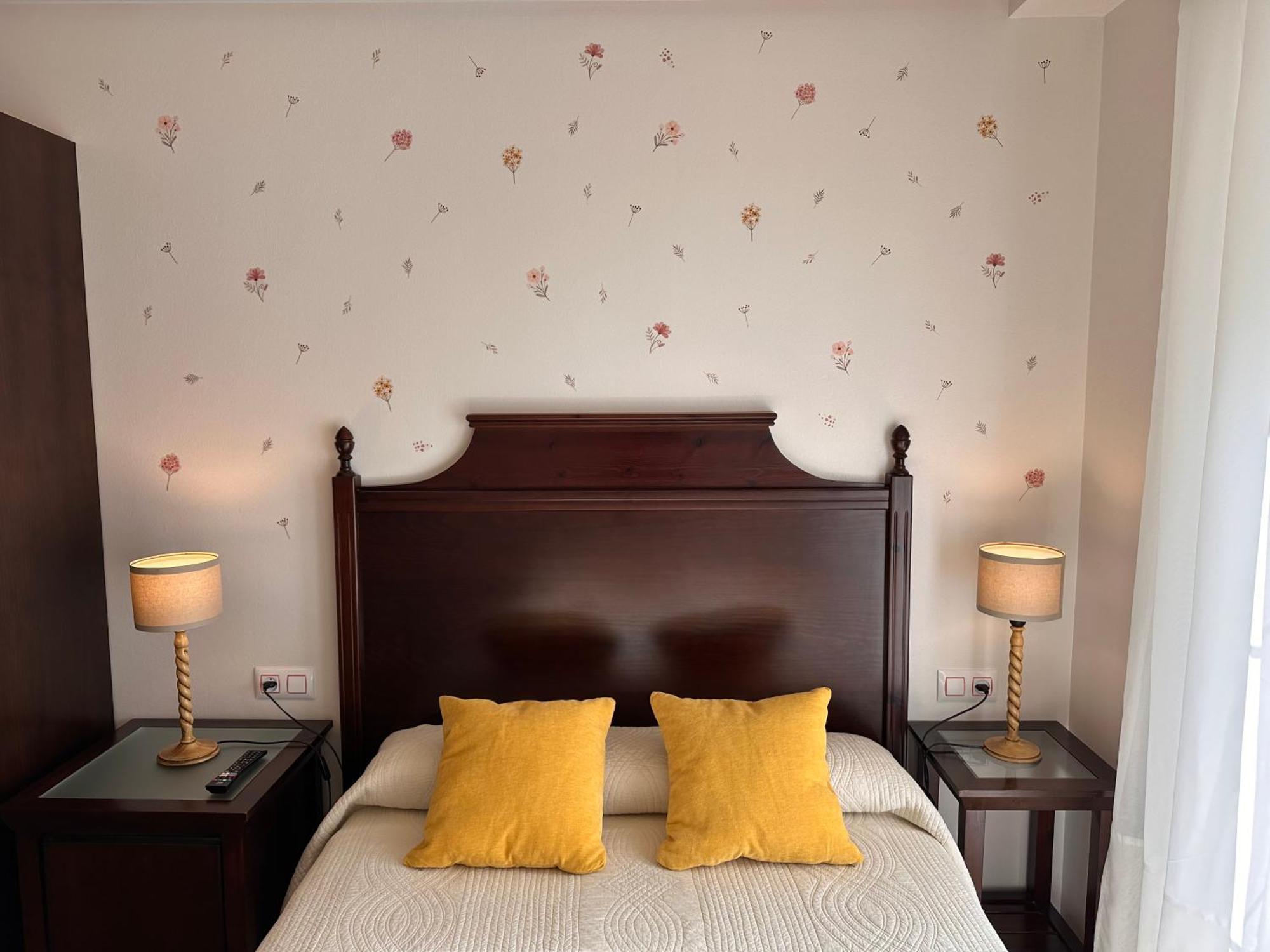 Onís Hotel Y Apartamentos La Lonja מראה חיצוני תמונה
